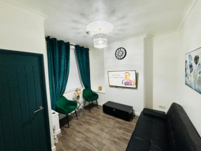 ENTIRE LUXURY HOUSE near CITY CENTRE - FREE PARKING